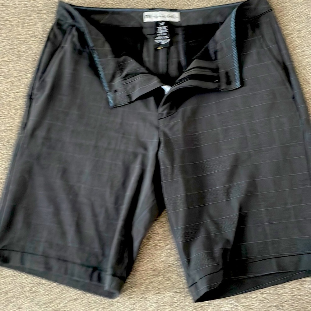 Size 32 Travis Mathew golf style short